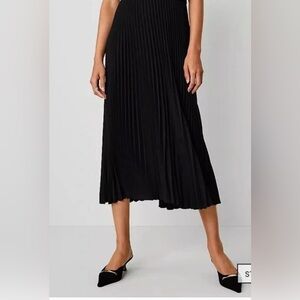 Ann Taylor Midi Pleated Black Skirt Size2